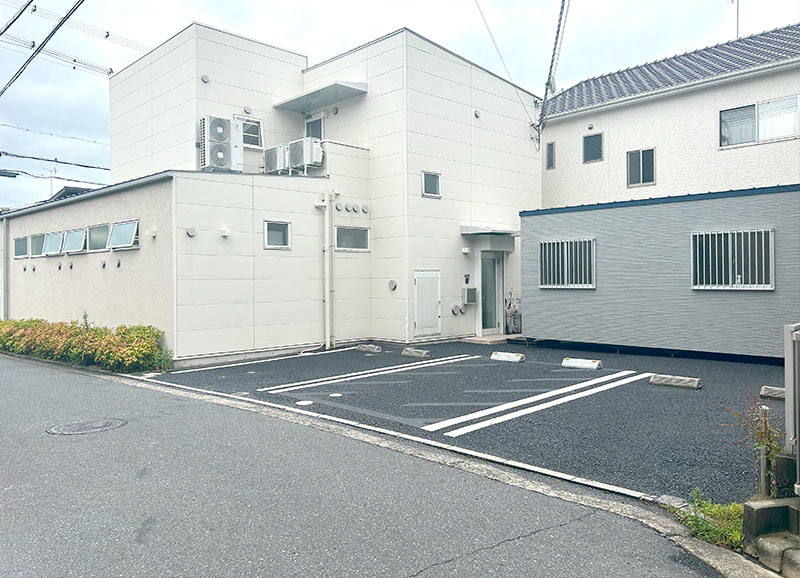 奈良県生駒郡斑鳩町 こうの歯科医院駐車場